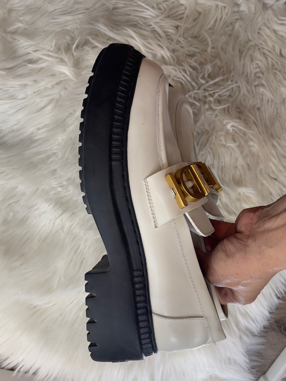 Fendi White Leather Loafers with Gold Logo and Black Sole - Picture 5 of 8